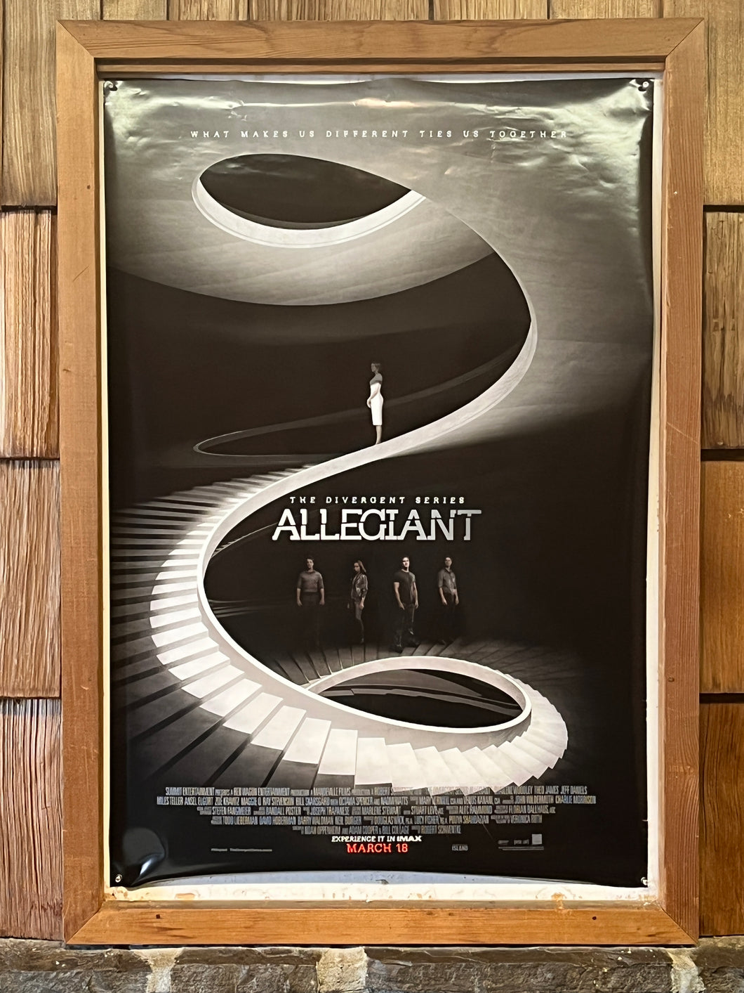 Allegiant (2016)